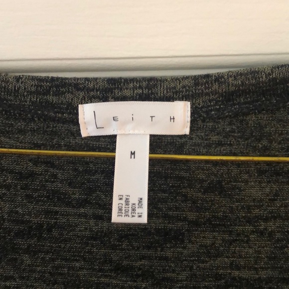 Green and black deep v-neck shirt 3/4 sleeve - Picture 2 of 3